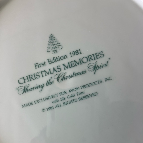Vintage AVON Christmas 1981 Decorative Plate 22k Gold Trim 9” - Picture 6 of 7